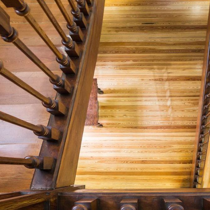 Belleza y beneficios de las escaleras de madera