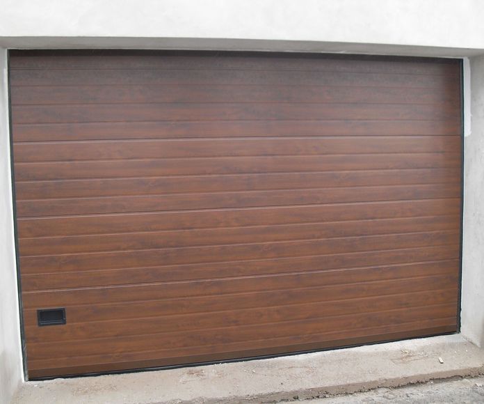 Puertas Seccionales color madera en Tenerife: Servicios de Puertas Automáticas Tomás del Toro