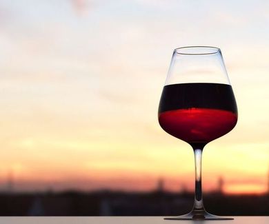 ¿Sabías que el vino puede ayudarte a prevenir la caries? 