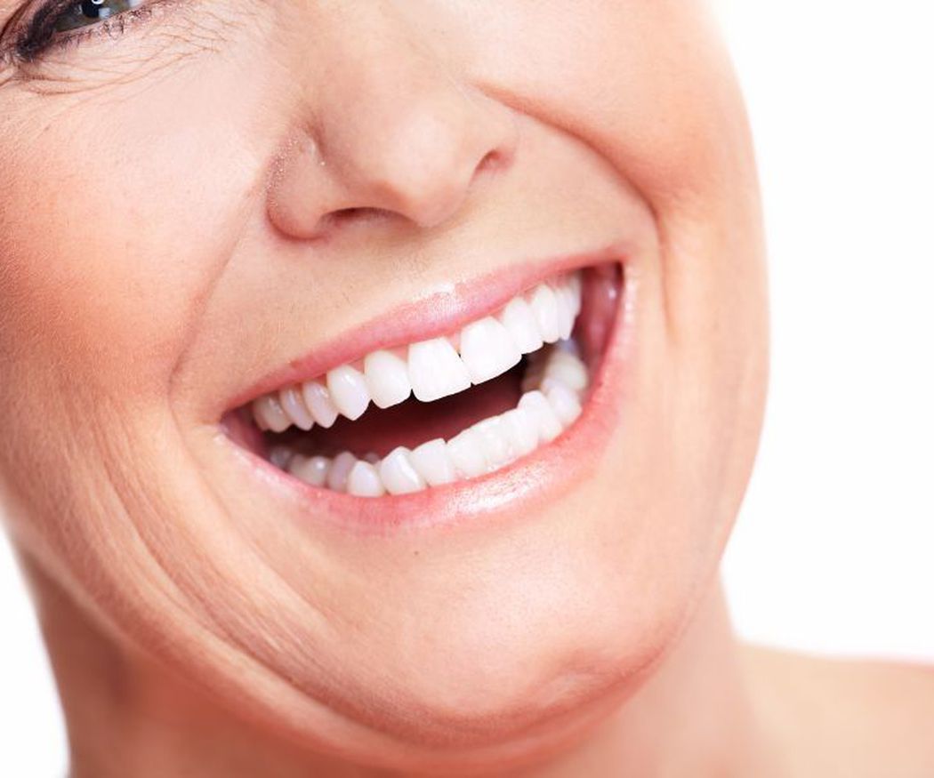 Limpieza y mantenimiento de las prótesis dentales fijas