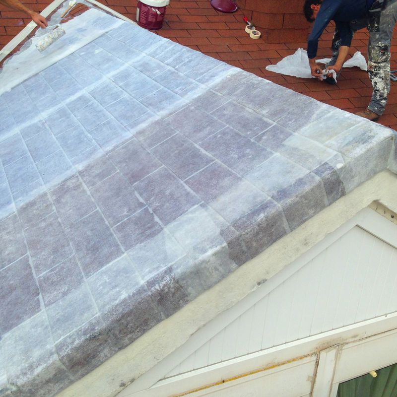 Revestimiento con malla geotextil y revestimiento elástico en cubierta de tégola