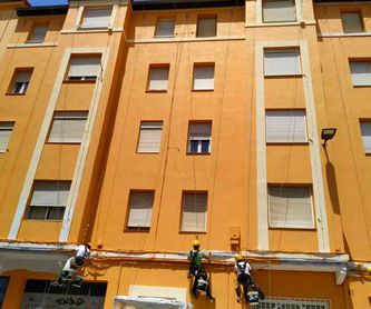 Tubos salidas de extracción - bajantes verticales e instalaciones  fachada: Trabajos verticales Santander  de Trabajos Verticales Cantabria